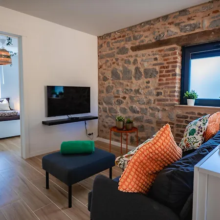 Loxodonta - 4 Pers Proche De Pairi Daiza Brugelette