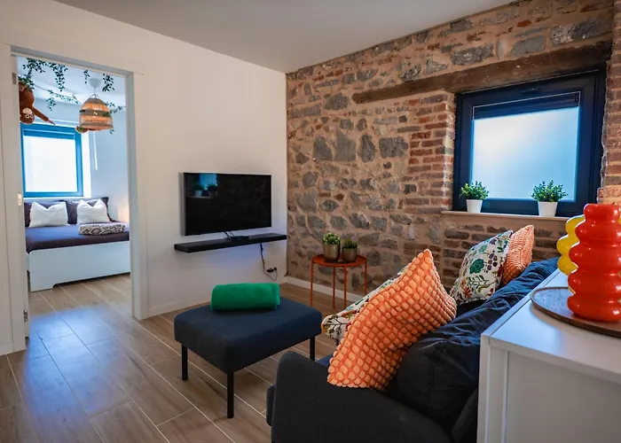 Loxodonta - 4 Pers Proche De Pairi Daiza Brugelette